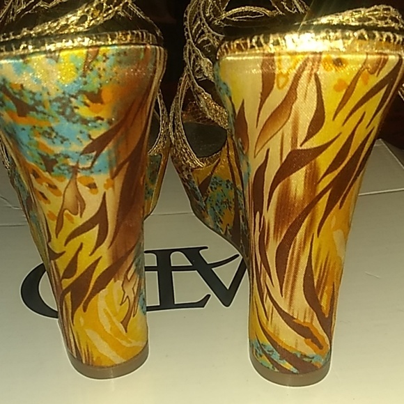 Shoes - Picture 5 of 5